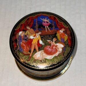 Ardleigh-Elliott & Sons Vintage Porcelain Russian Music Box